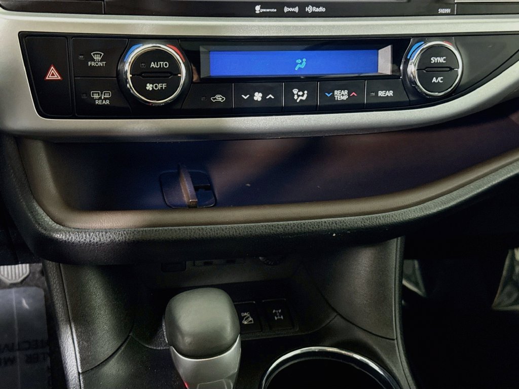 Certified 2019 Toyota Highlander Limited AWD/4WD image 10