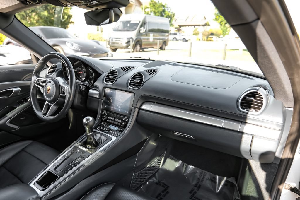 Used 2021 Porsche 718 Cayman RWD image 10