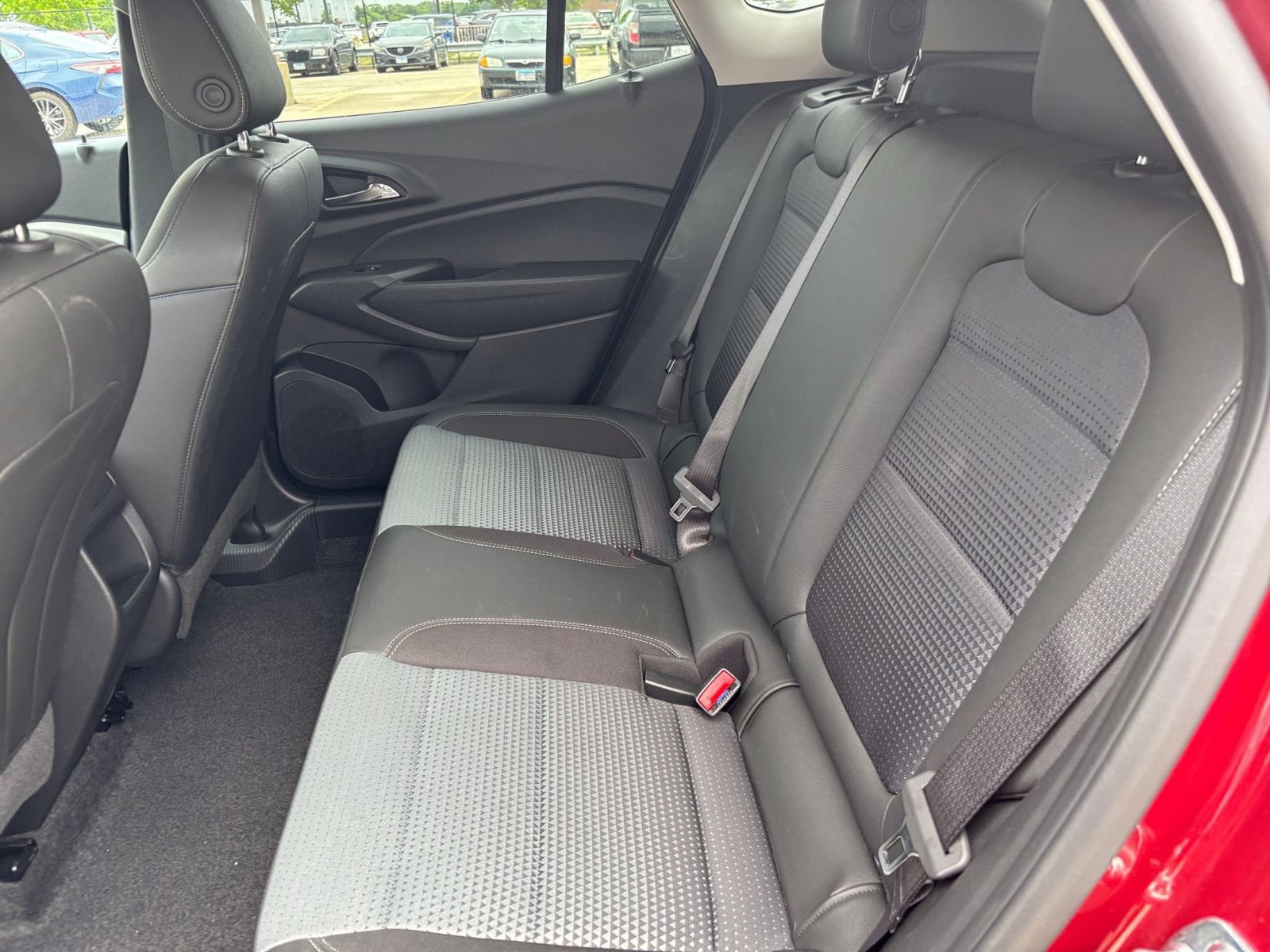 Used 2025 Chevrolet Trax LT FWD image 23