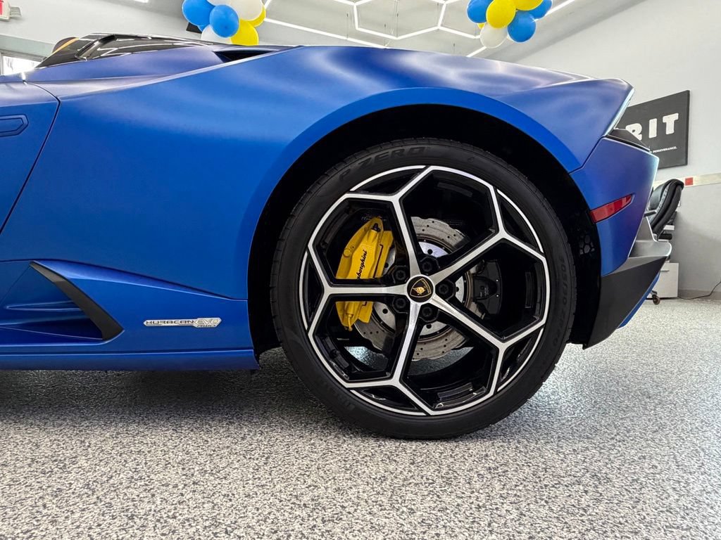Used 2022 Lamborghini Huracan EVO RWD image 5