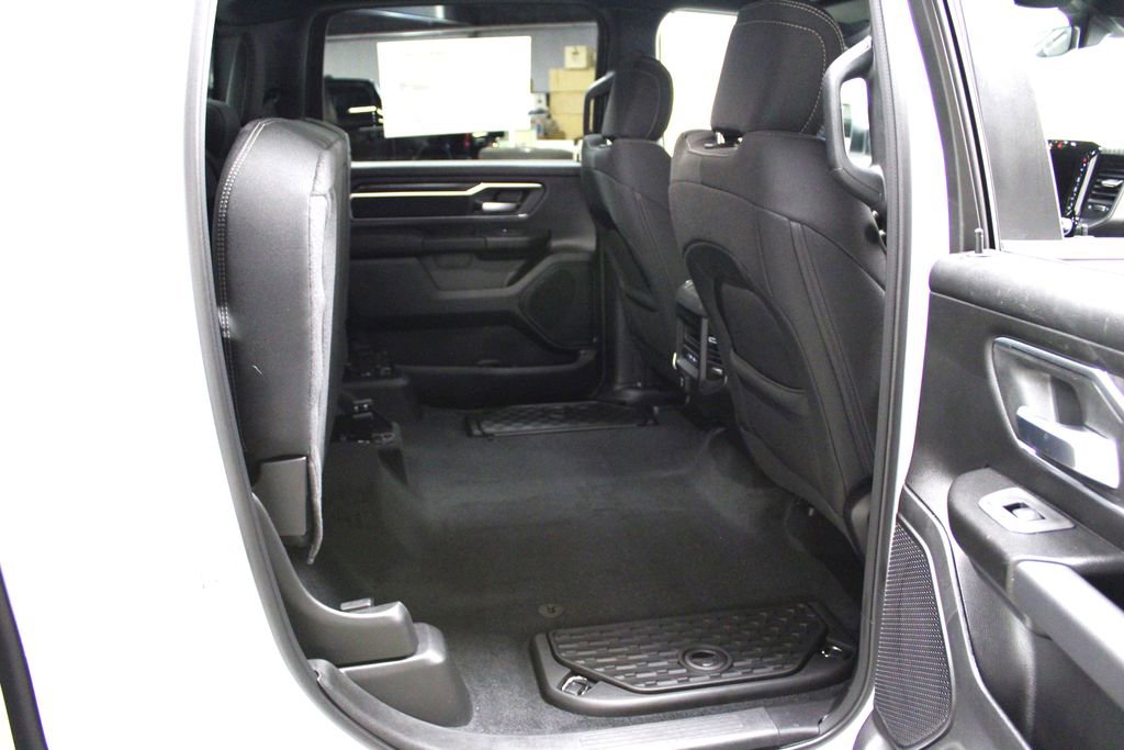 New 2026 RAM 1500 4x4 Crew Cab image 33