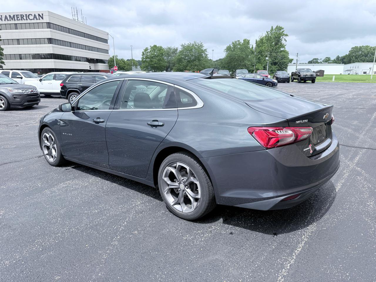 Used 2020 Chevrolet Malibu LT FWD image 3