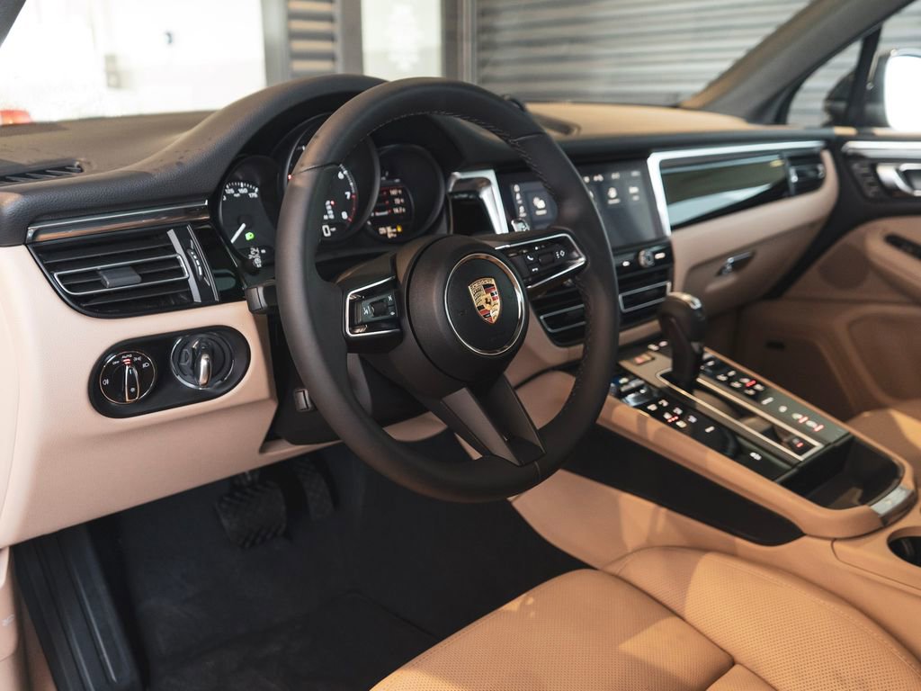 New 2025 Porsche Macan image 4