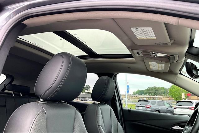 Used 2022 Buick Encore GX Essence w/ Advanced Technology Package FWD image 26