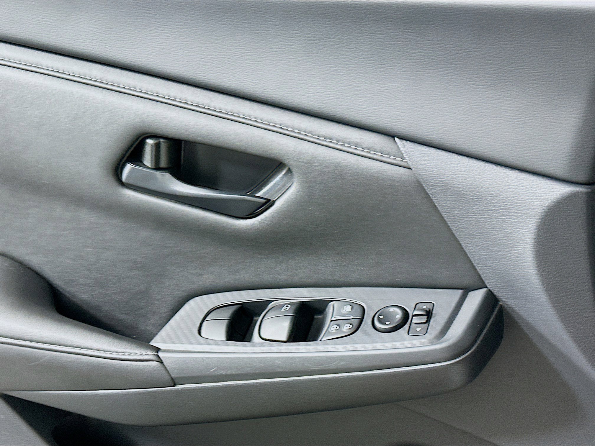 Used 2025 Nissan Sentra S FWD image 15