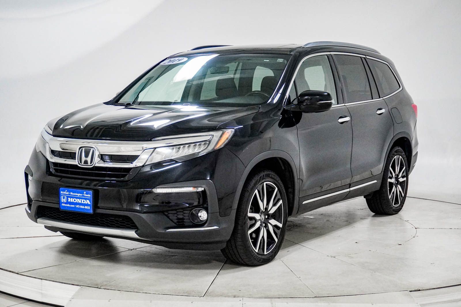 Used 2019 Honda Pilot Touring image 3