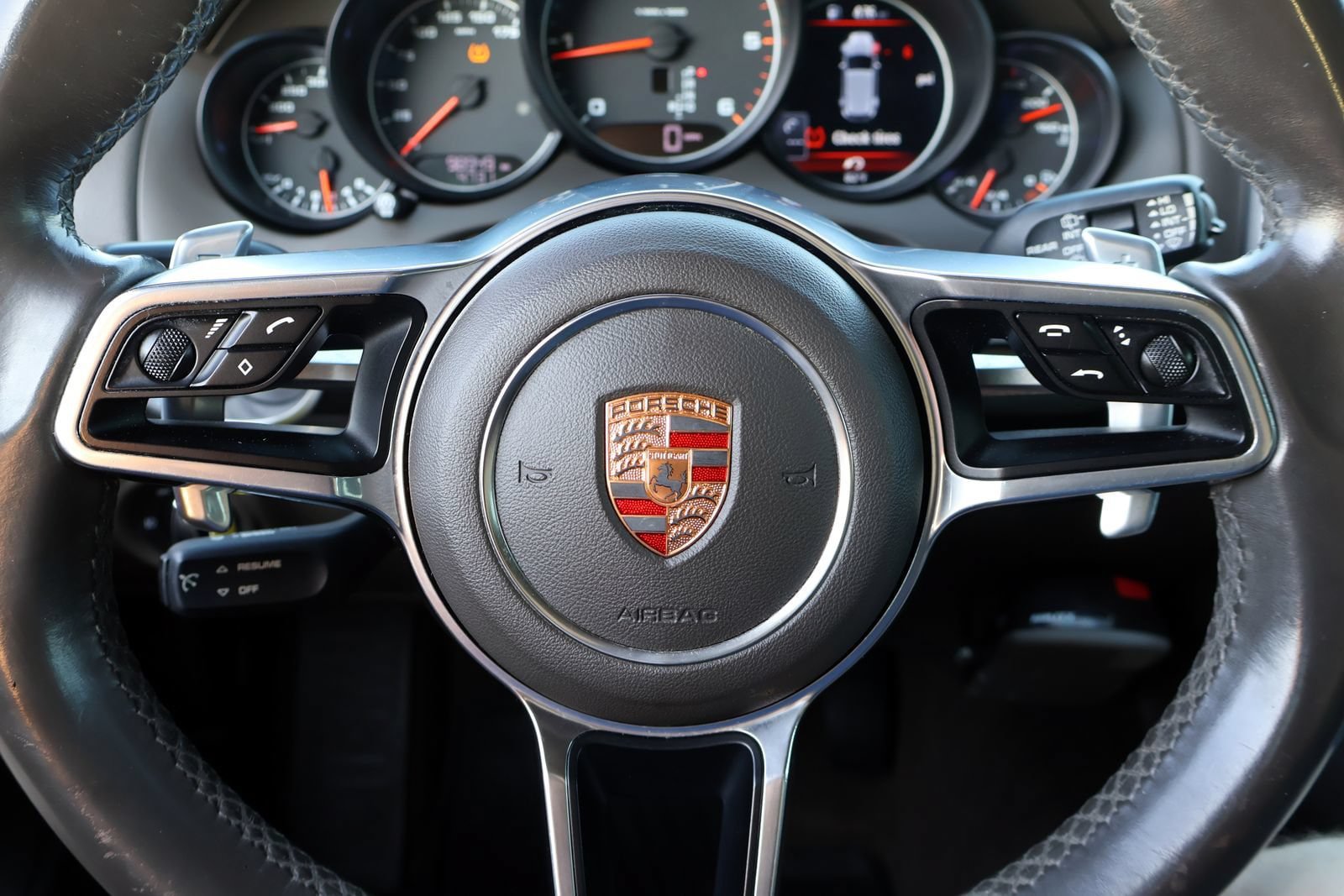 Used 2015 Porsche Cayenne Diesel AWD/4WD image 25