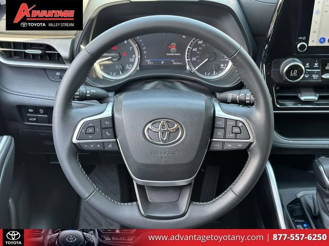 Used 2023 Toyota Highlander LE FWD image 19