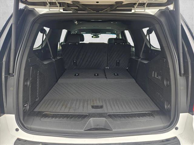 Used 2024 Chevrolet Suburban LT w/ Luxury Package RWD image 6