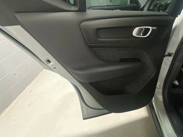 Used 2025 Volvo XC40 B5 Core AWD/4WD image 8