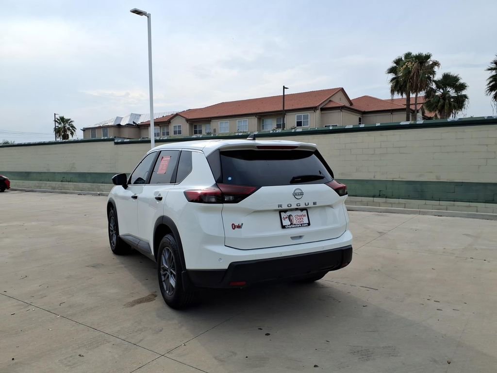Used 2025 Nissan Rogue S FWD image 3