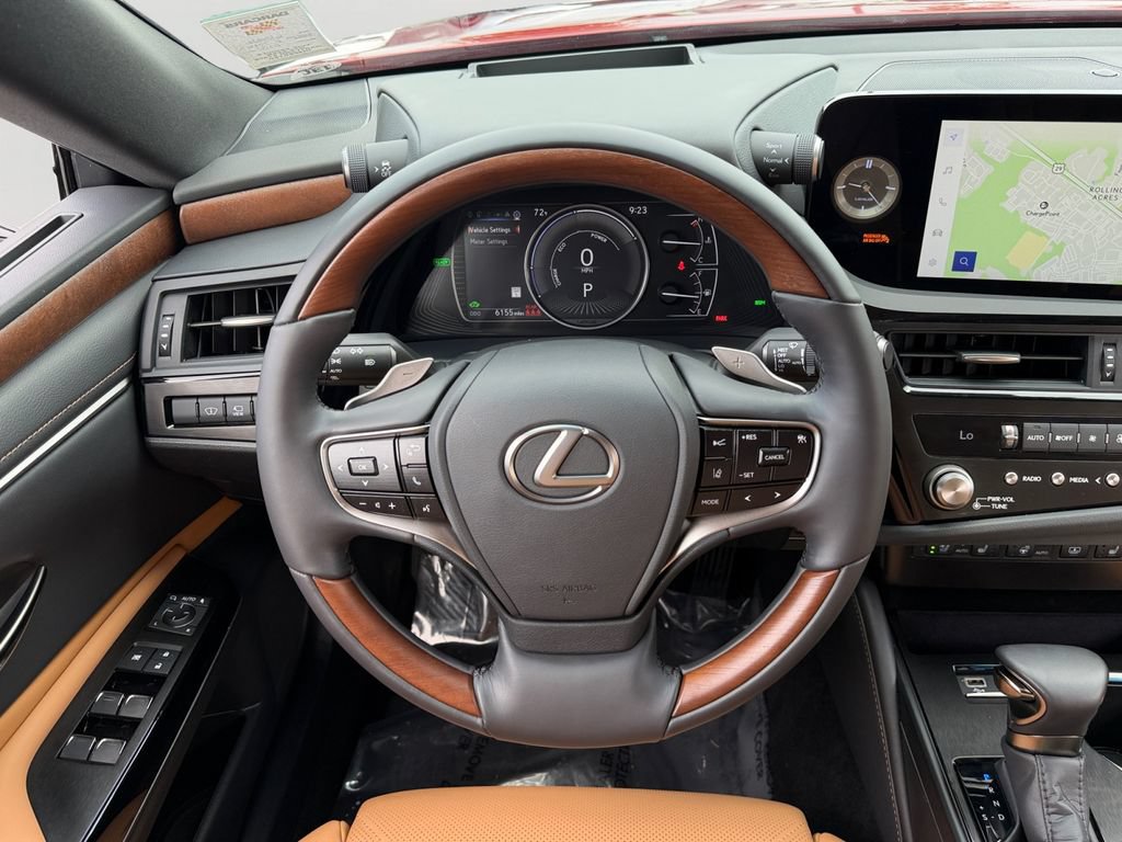Certified 2024 Lexus ES 300h w/ Technology Package FWD image 18