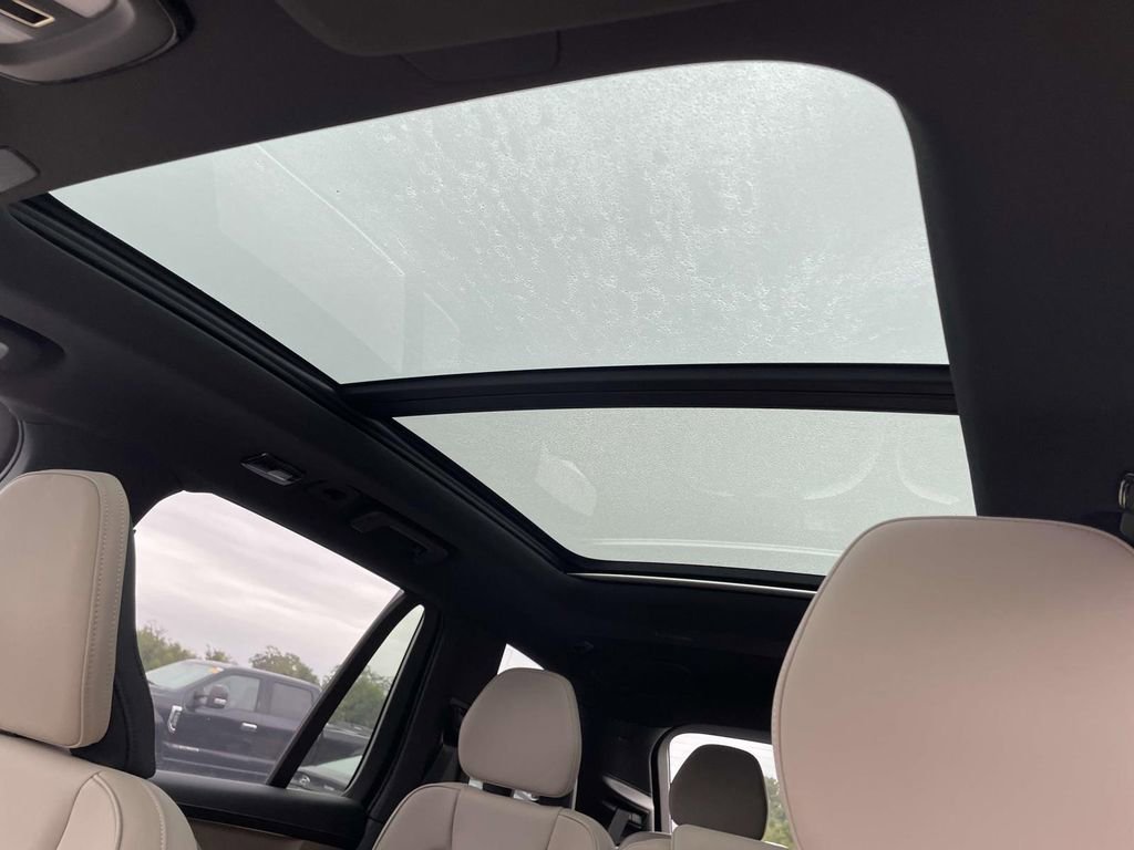 New 2026 Volvo XC90 B6 Plus w/ Protection Package Premier image 10