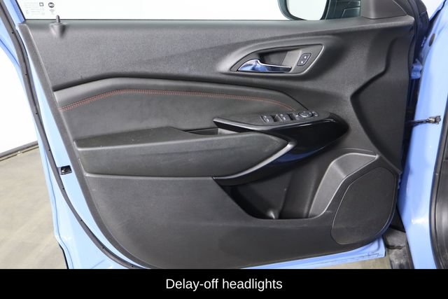 Used 2024 Chevrolet Trax RS w/ Sunroof Package FWD image 19