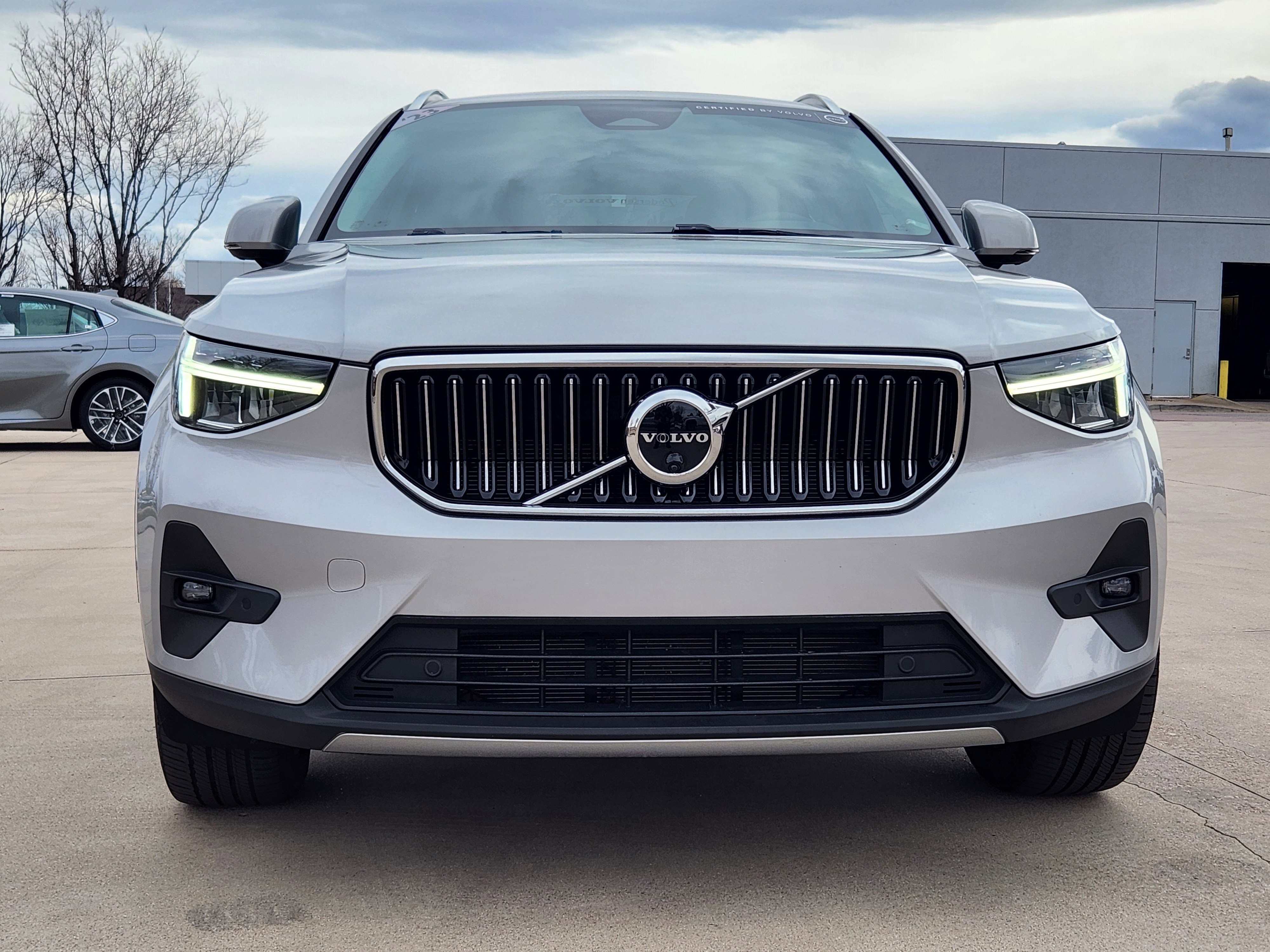Certified 2023 Volvo XC40 B5 Ultimate w/ Protection Package AWD/4WD image 2