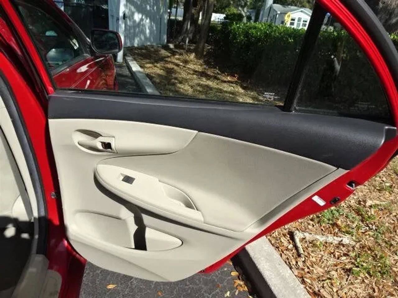 Used 2013 Toyota Corolla L image 27