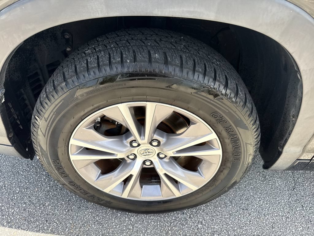 Used 2015 Toyota Highlander XLE FWD image 10