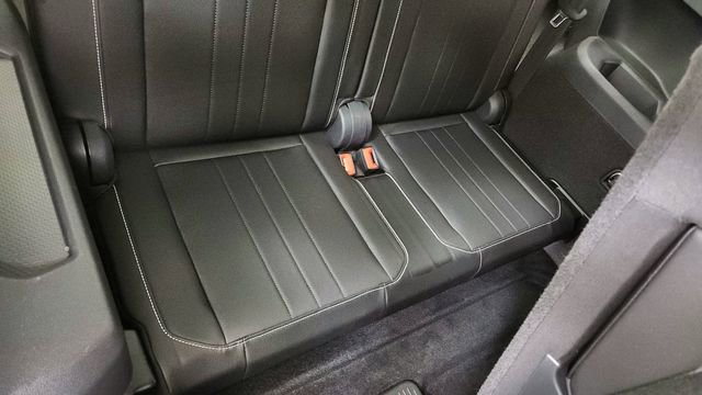 Used 2022 Volkswagen Tiguan SE R-Line image 29