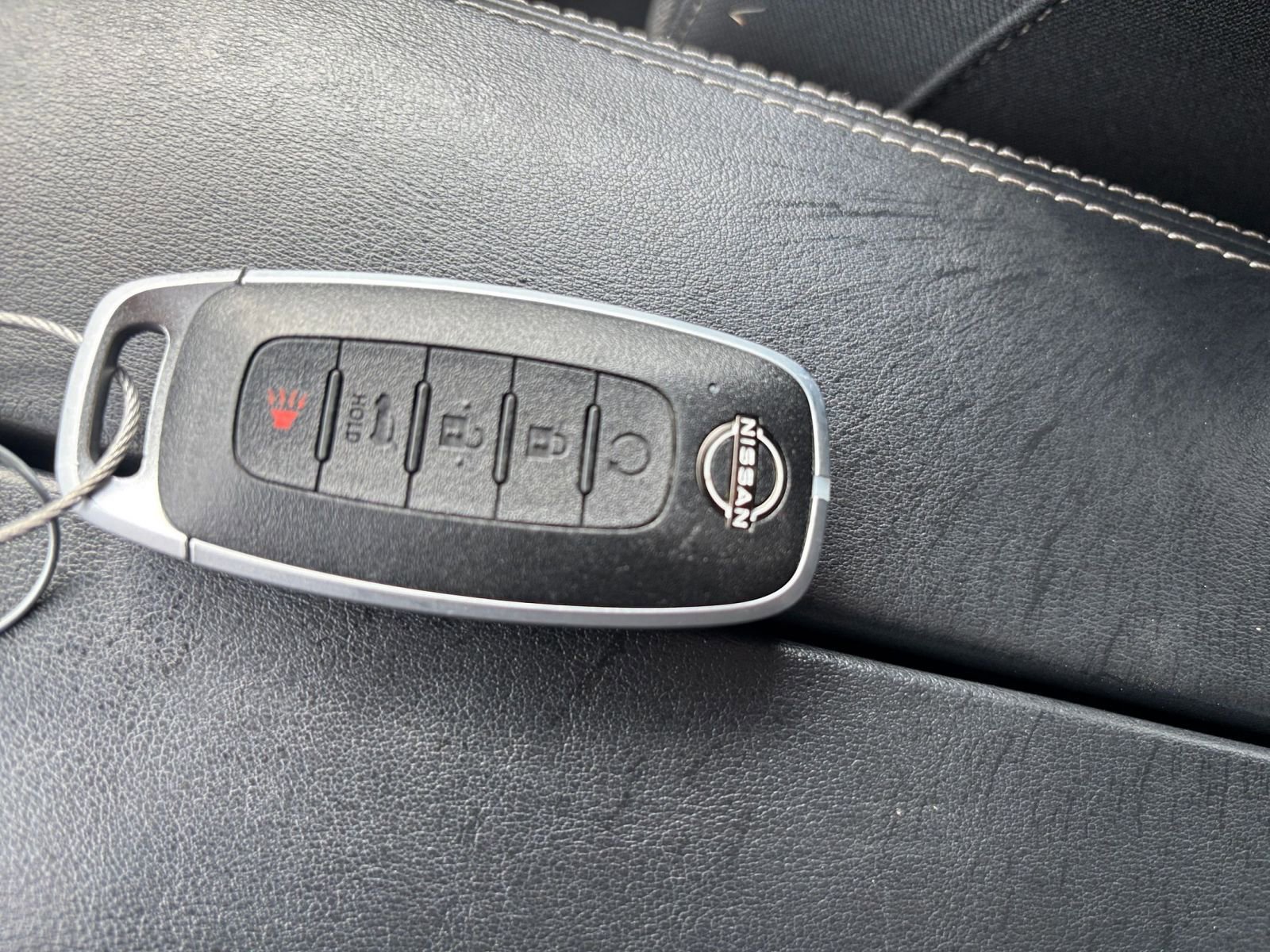 Used 2025 Nissan Rogue SV FWD image 27