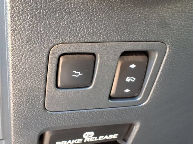 Used 2022 Ford F350 Platinum w/ FX4 Off-Road Package AWD/4WD image 26