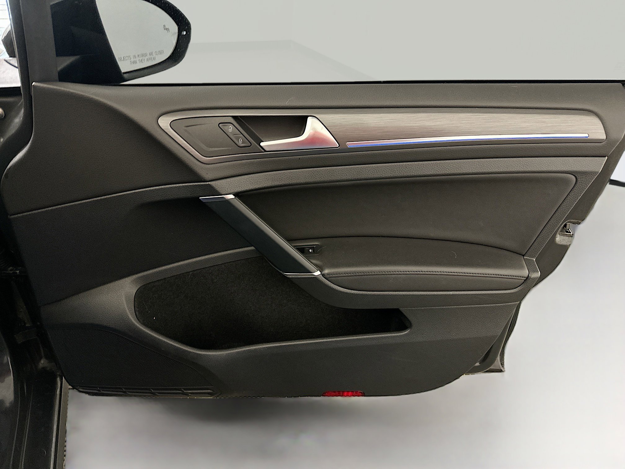 Used 2019 Volkswagen e-Golf SEL Premium image 33