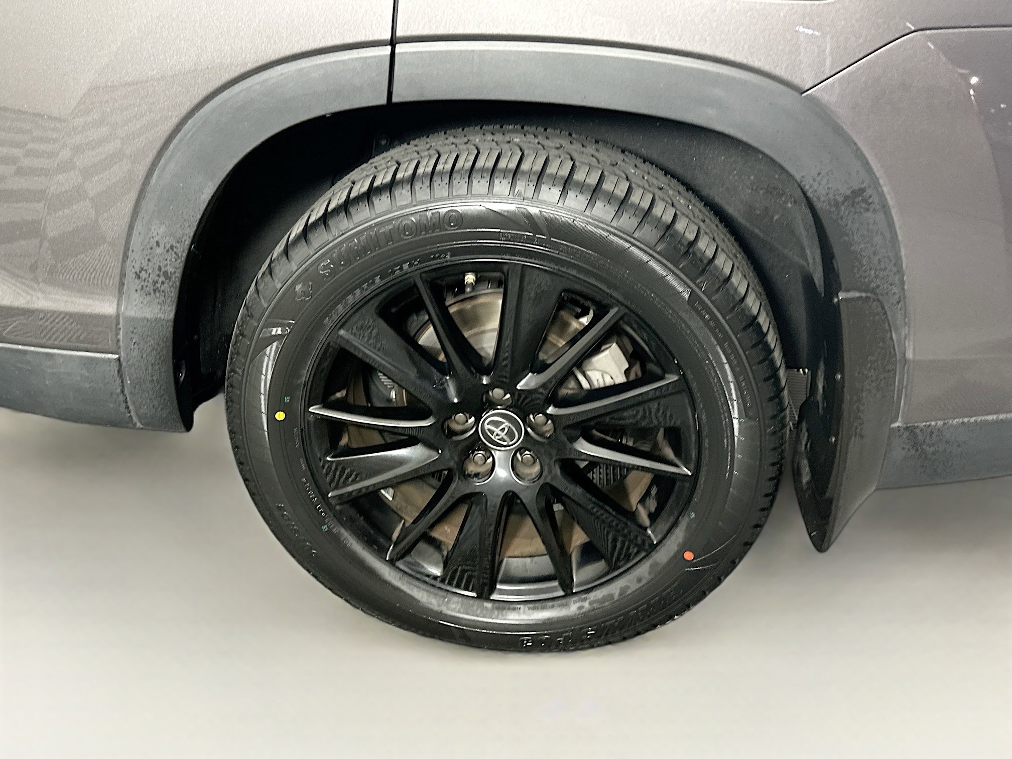 Used 2019 Toyota Highlander SE w/ Nightshade Edition AWD/4WD image 11