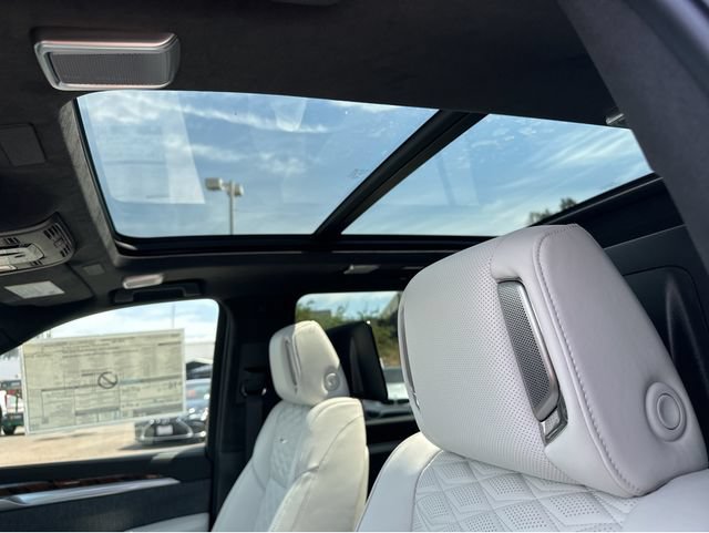 New 2026 Cadillac Escalade ESV Platinum Sport w/ LPO, ONYX Package AWD/4WD image 21