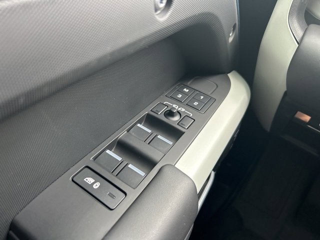 Used 2024 Land Rover Defender 110 S image 17