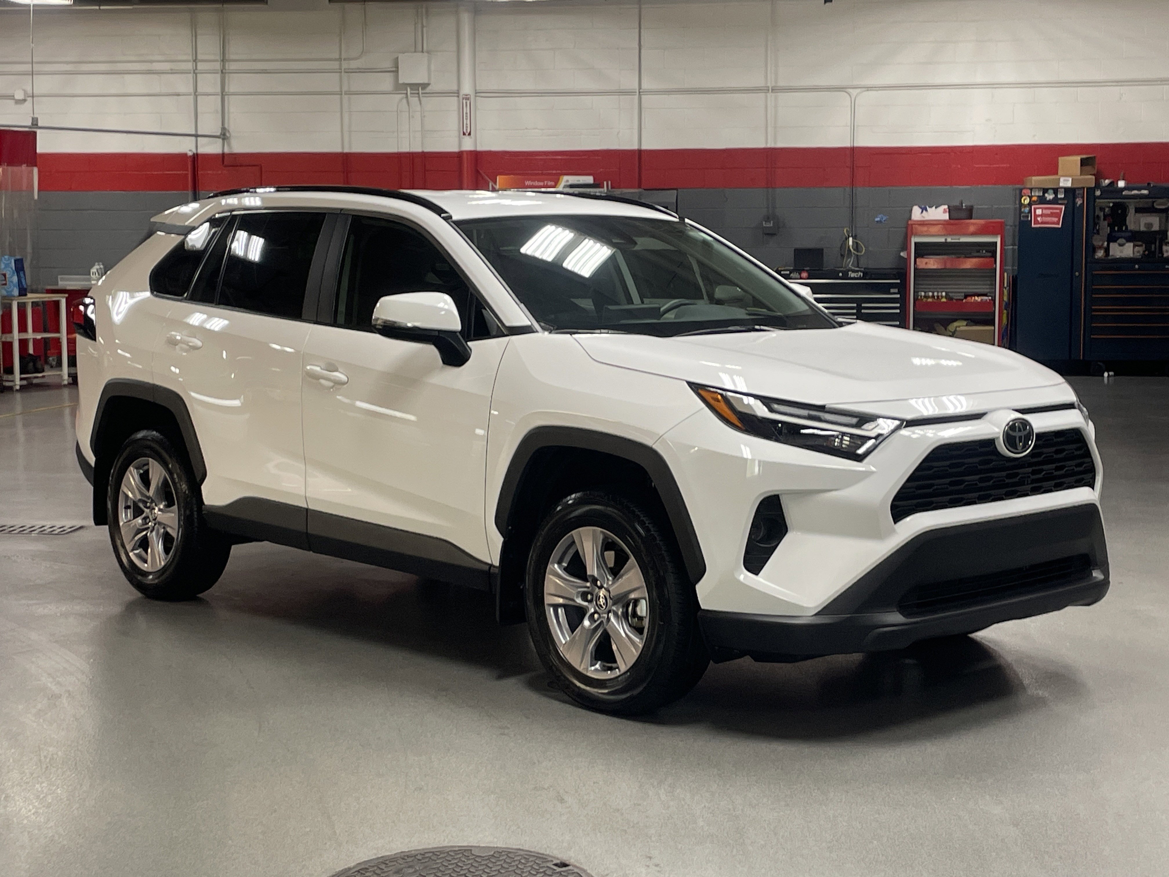 Used 2025 Toyota RAV4 XLE image 2