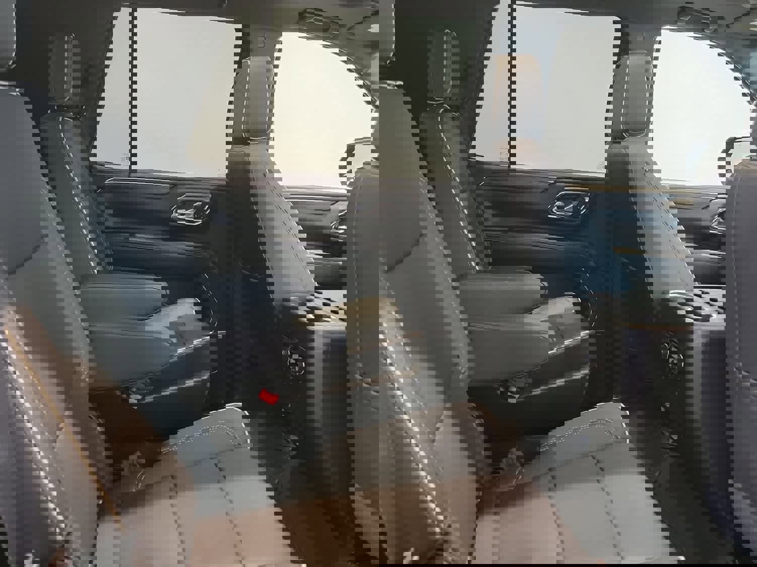 Used 2021 Chevrolet Tahoe Premier w/ Premium Package image 19