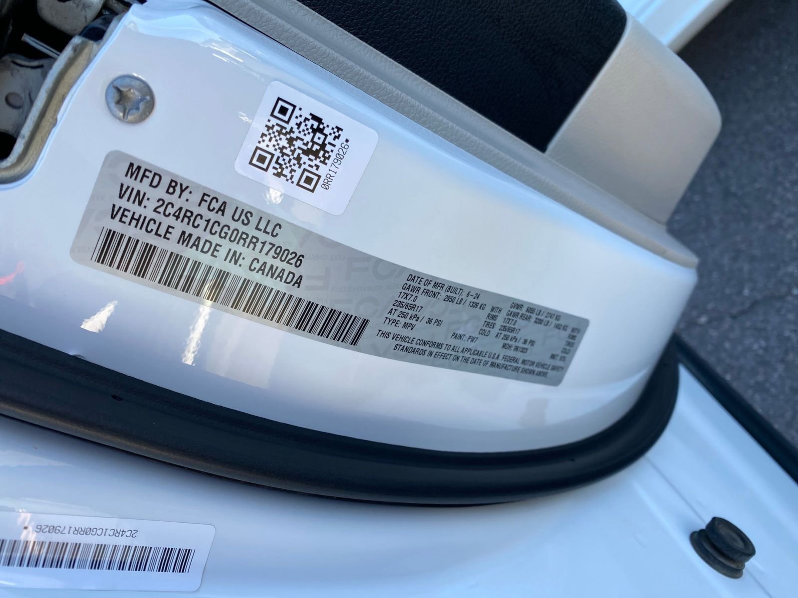 Used 2024 Chrysler Voyager LX image 31