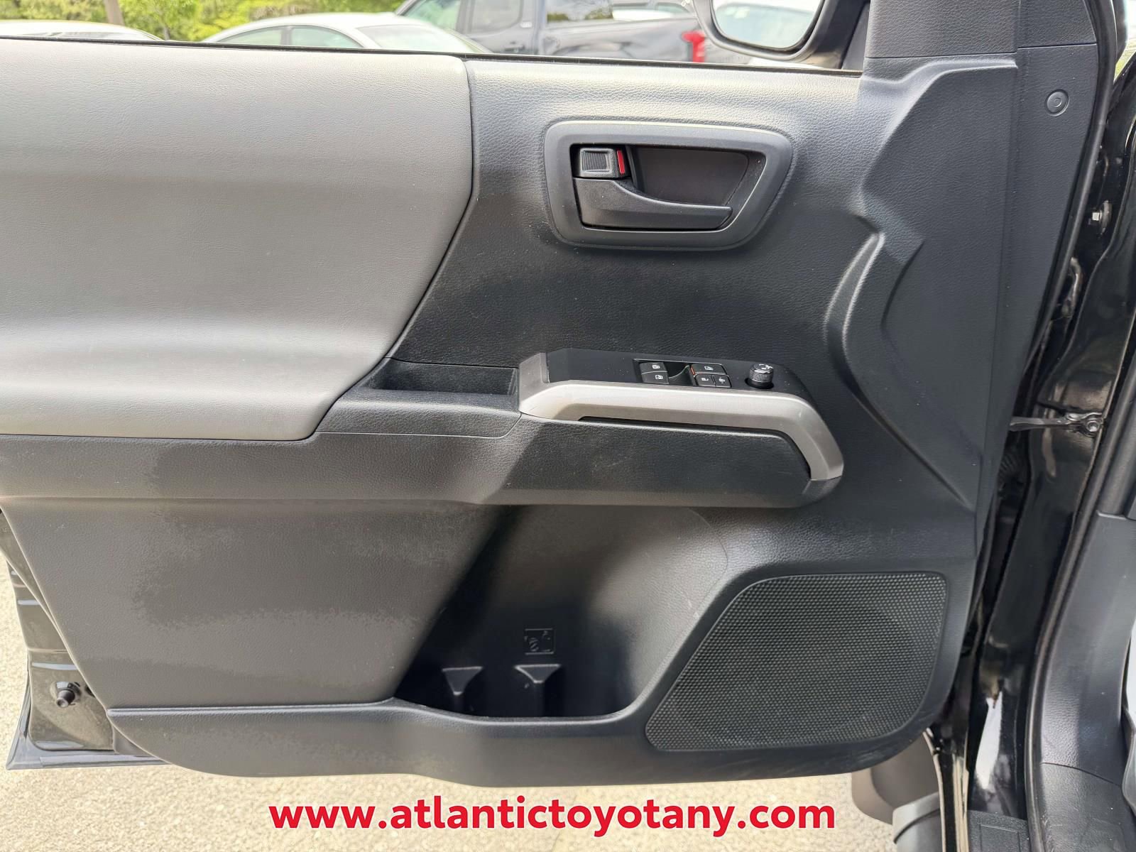 Used 2019 Toyota Tacoma SR5 AWD/4WD image 17