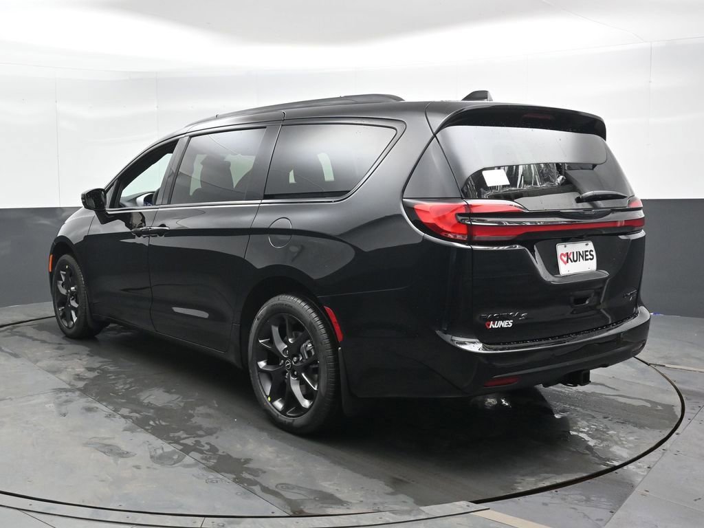New 2026 Chrysler Pacifica Limited w/ S Appearance Package AWD/4WD image 8