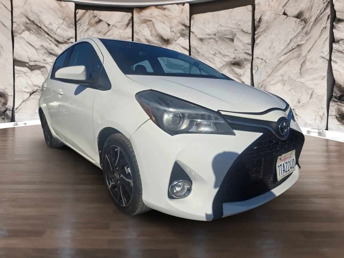 Used 2016 Toyota Yaris SE image 3