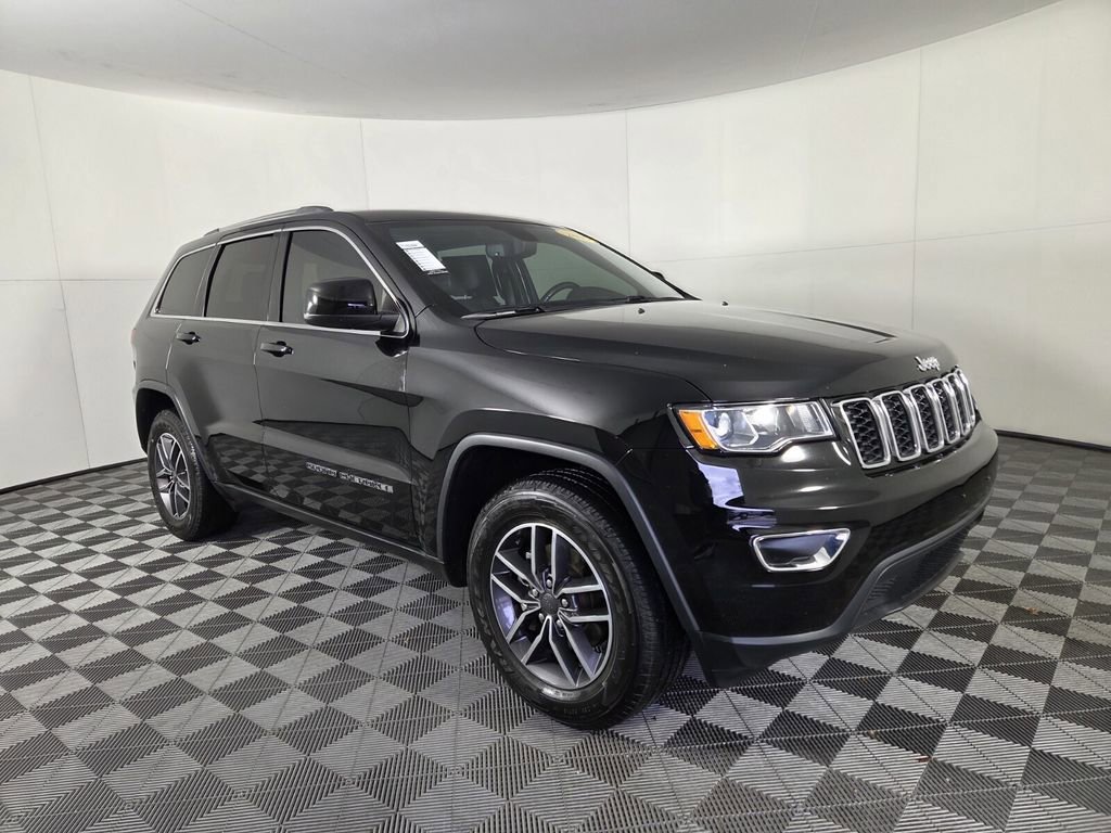 Certified 2019 Jeep Grand Cherokee Laredo w/ Laredo X Package image 2
