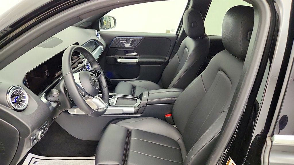 Used 2024 Mercedes-Benz GLB 250 4MATIC w/ Exclusive Package image 12
