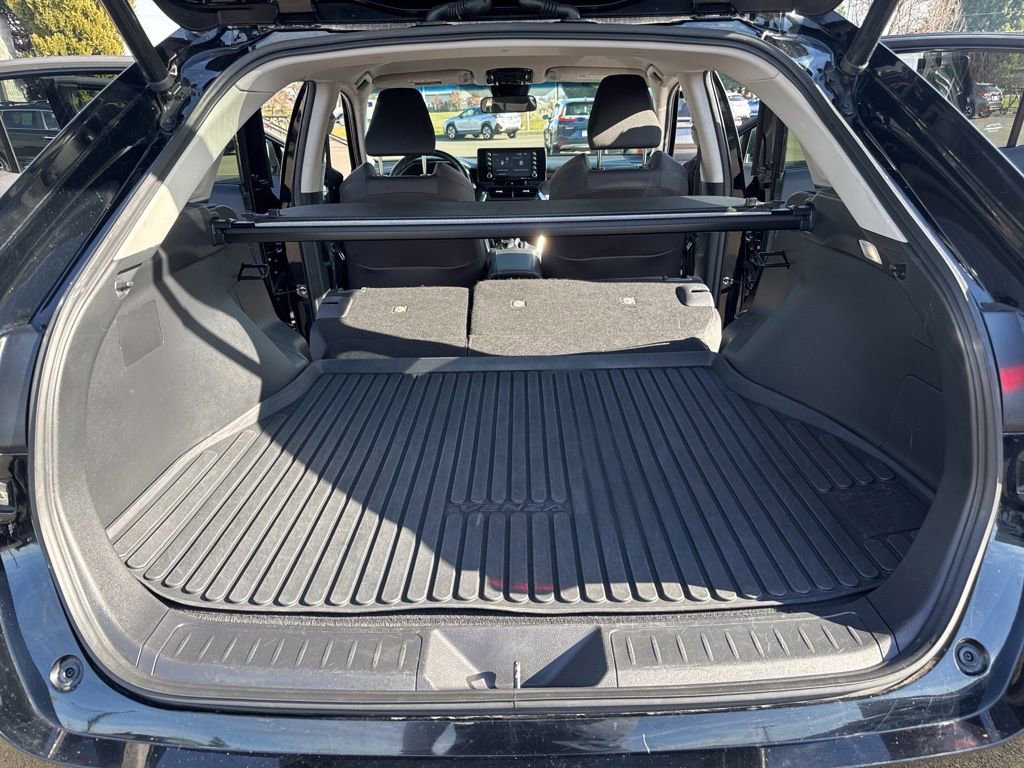 Used 2021 Toyota Venza LE image 17