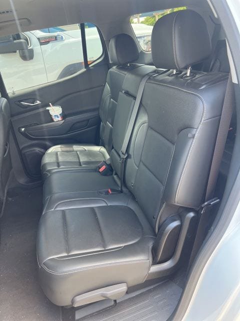 Used 2023 GMC Acadia SLT FWD image 10