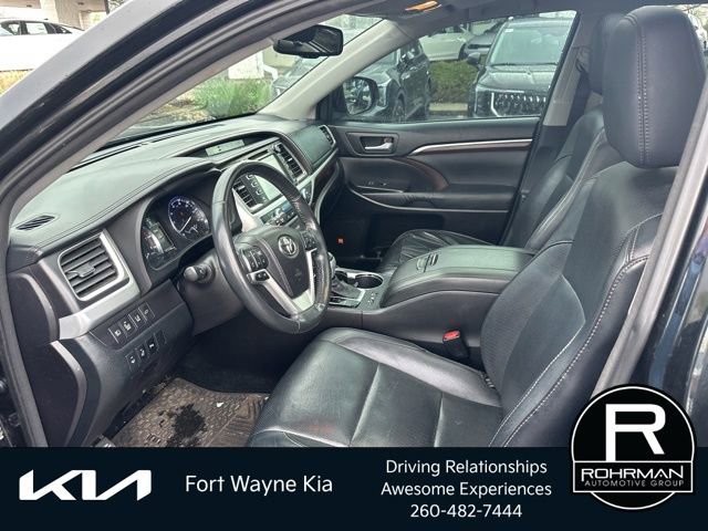 Used 2014 Toyota Highlander Limited Platinum AWD/4WD image 10
