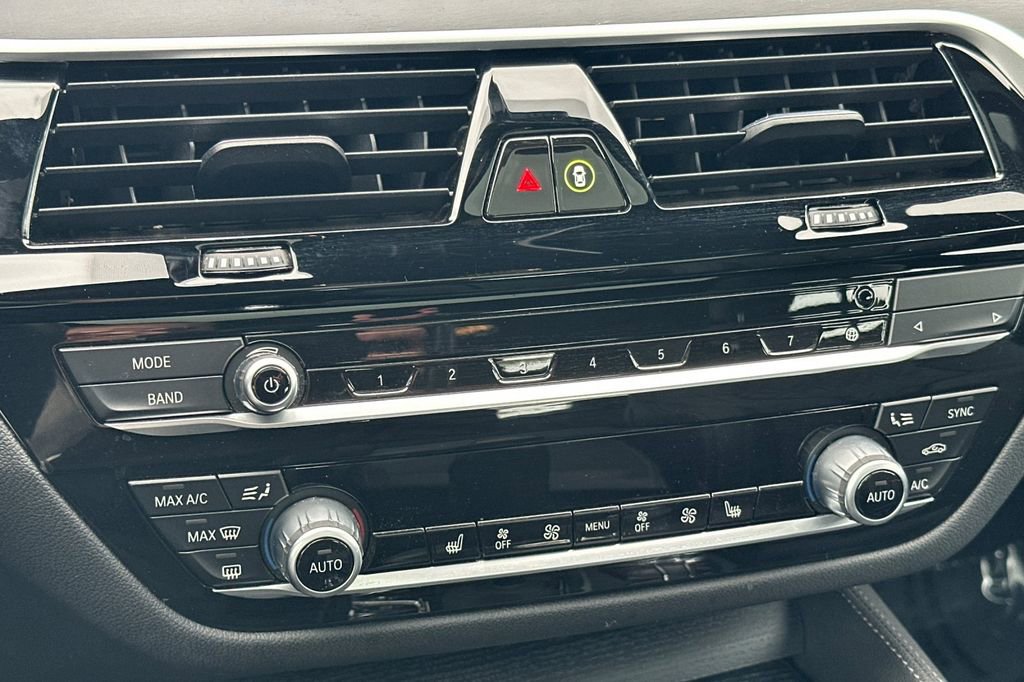 Used 2023 BMW 530e w/ M Sport Package image 22