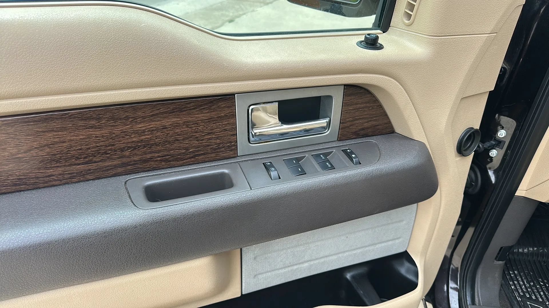 Used 2013 Ford F150 Lariat w/ Mid Equipment Group AWD/4WD image 19