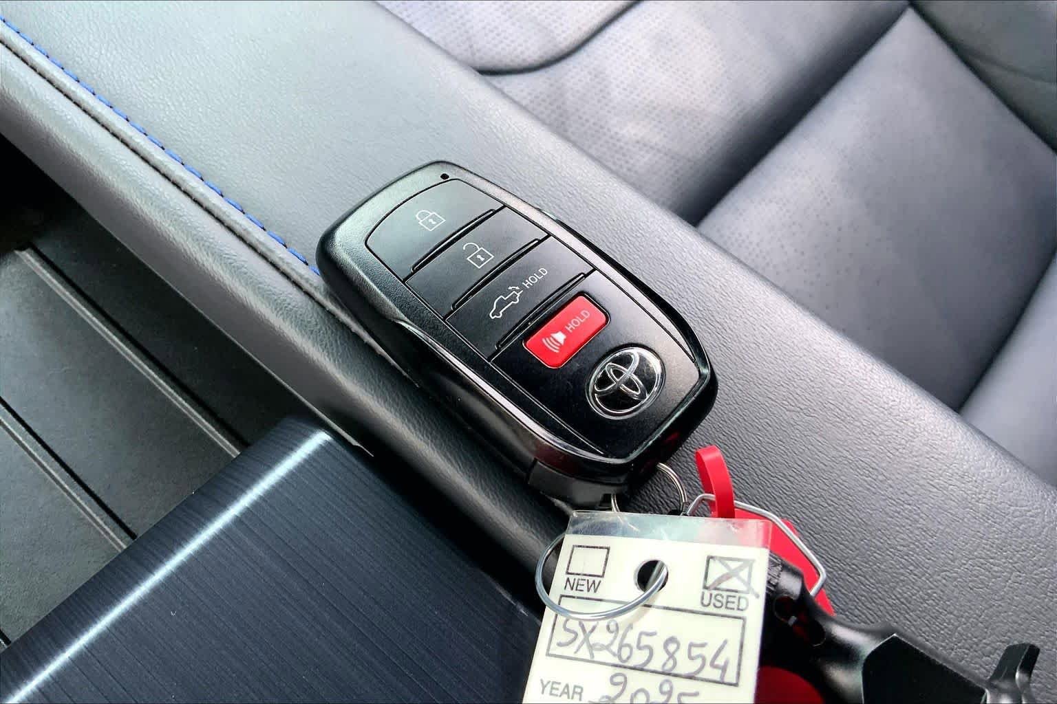 Used 2025 Toyota Tundra Platinum AWD/4WD image 15