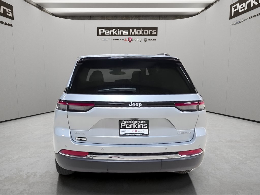 Certified 2024 Jeep Grand Cherokee Laredo AWD/4WD image 4