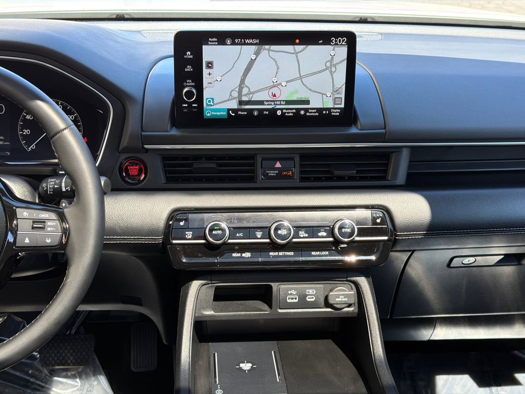 Certified 2025 Honda Pilot Touring image 22