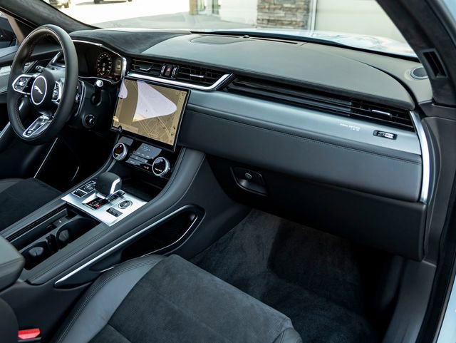 New 2026 Jaguar F-PACE SVR image 31