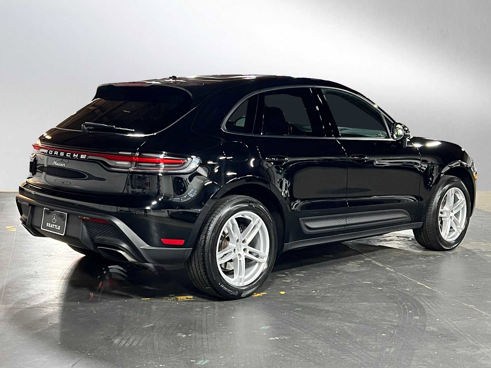Used 2024 Porsche Macan image 3