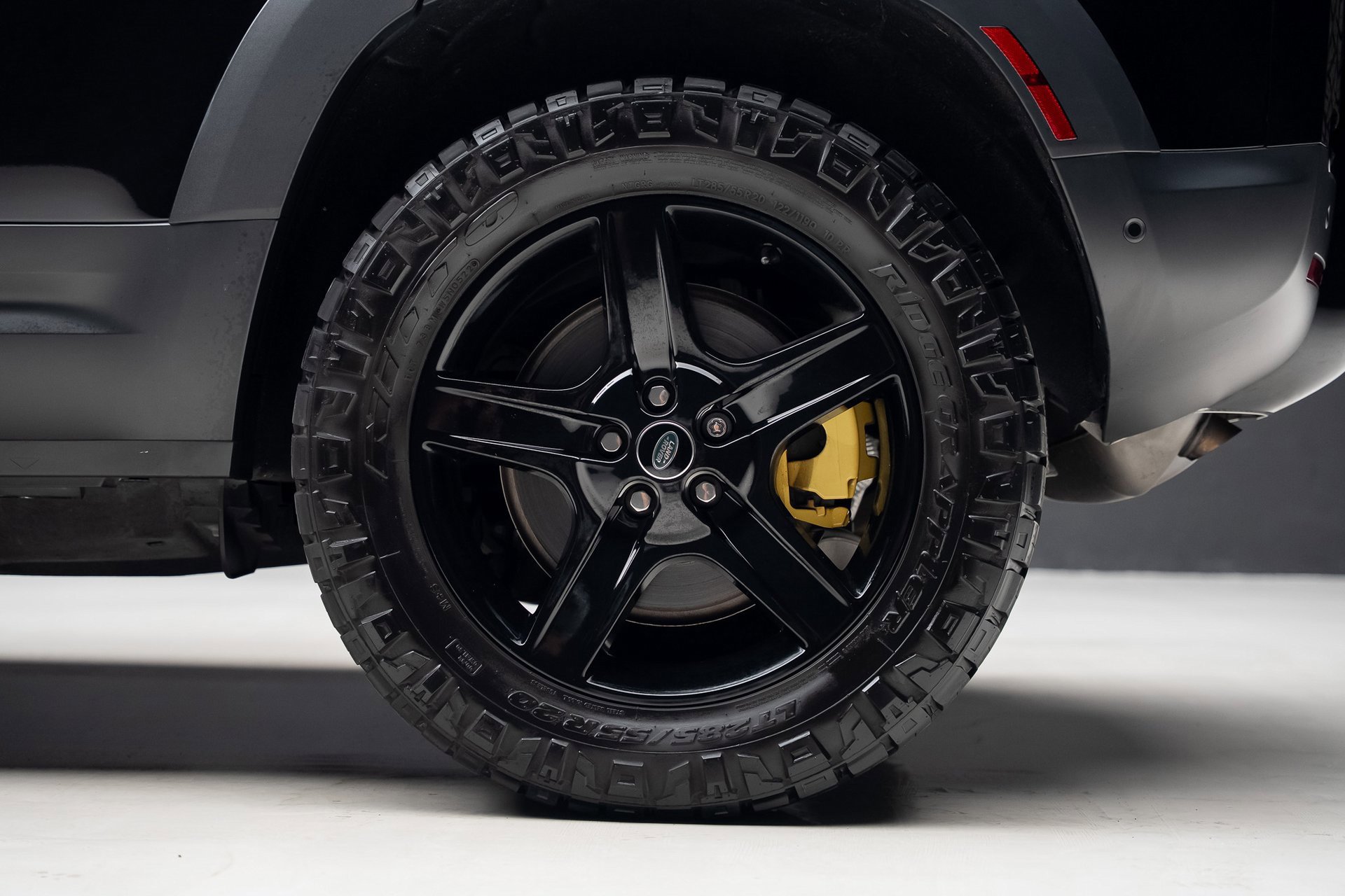 Used 2022 Land Rover Defender 110 SE image 21