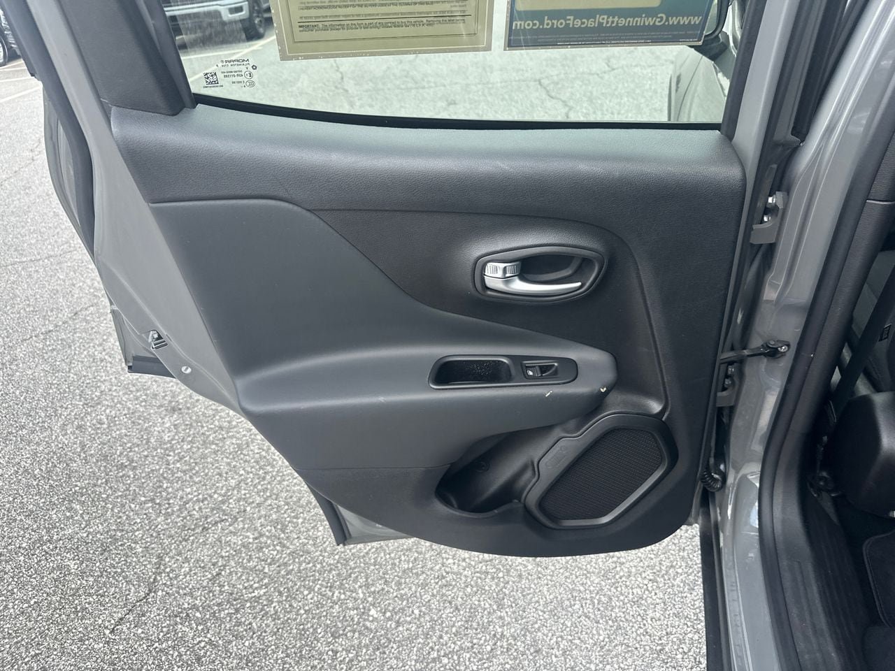 Used 2020 Jeep Renegade Altitude FWD image 23