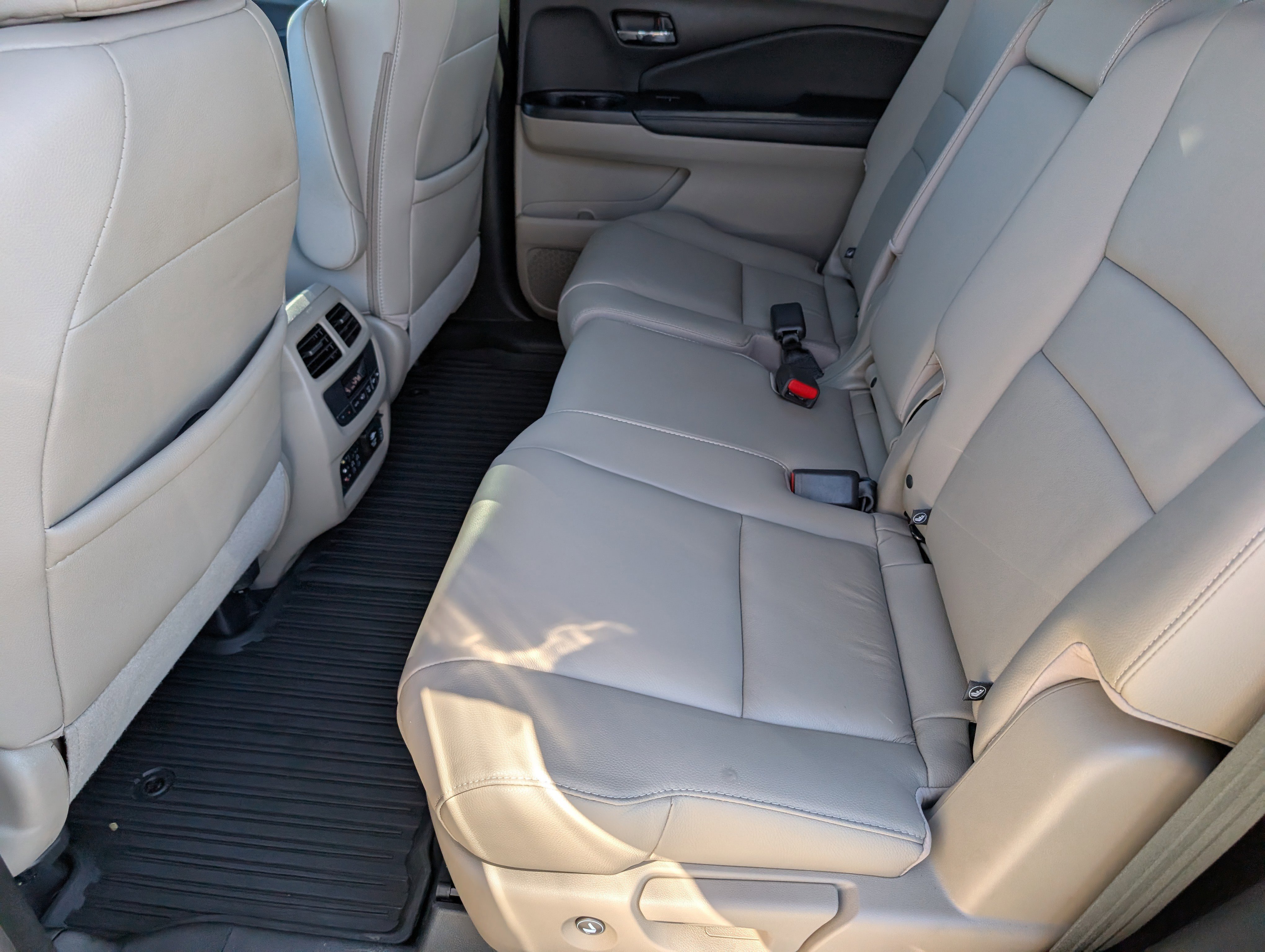 Used 2018 Honda Pilot Touring image 11