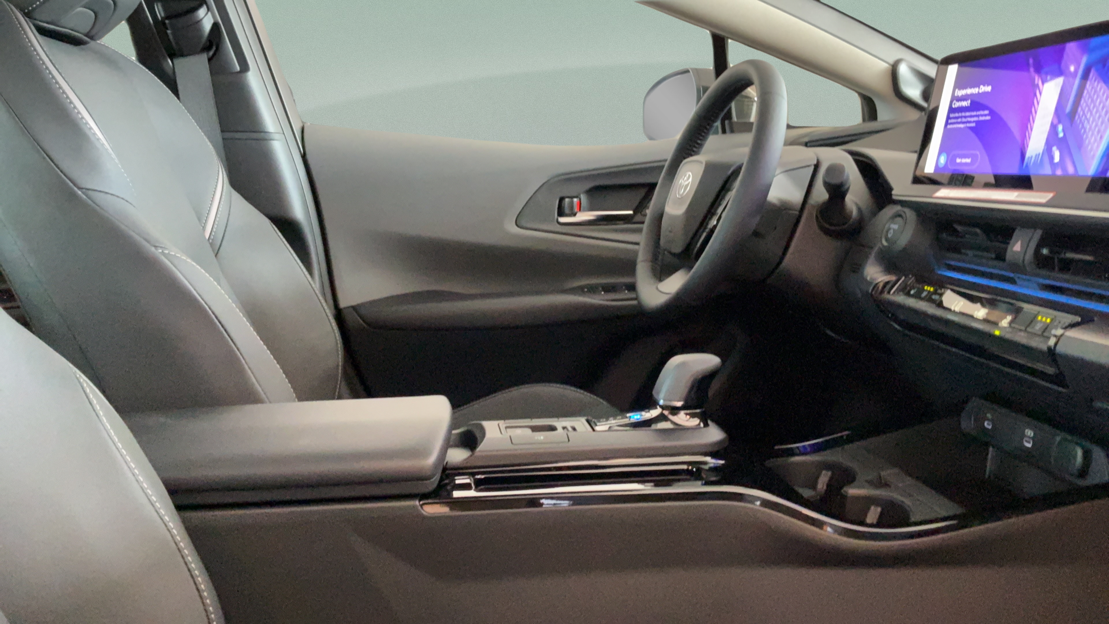 Used 2025 Toyota Prius Limited FWD image 28